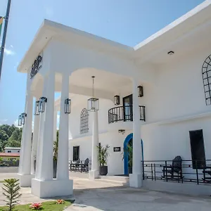 Sky's Resort